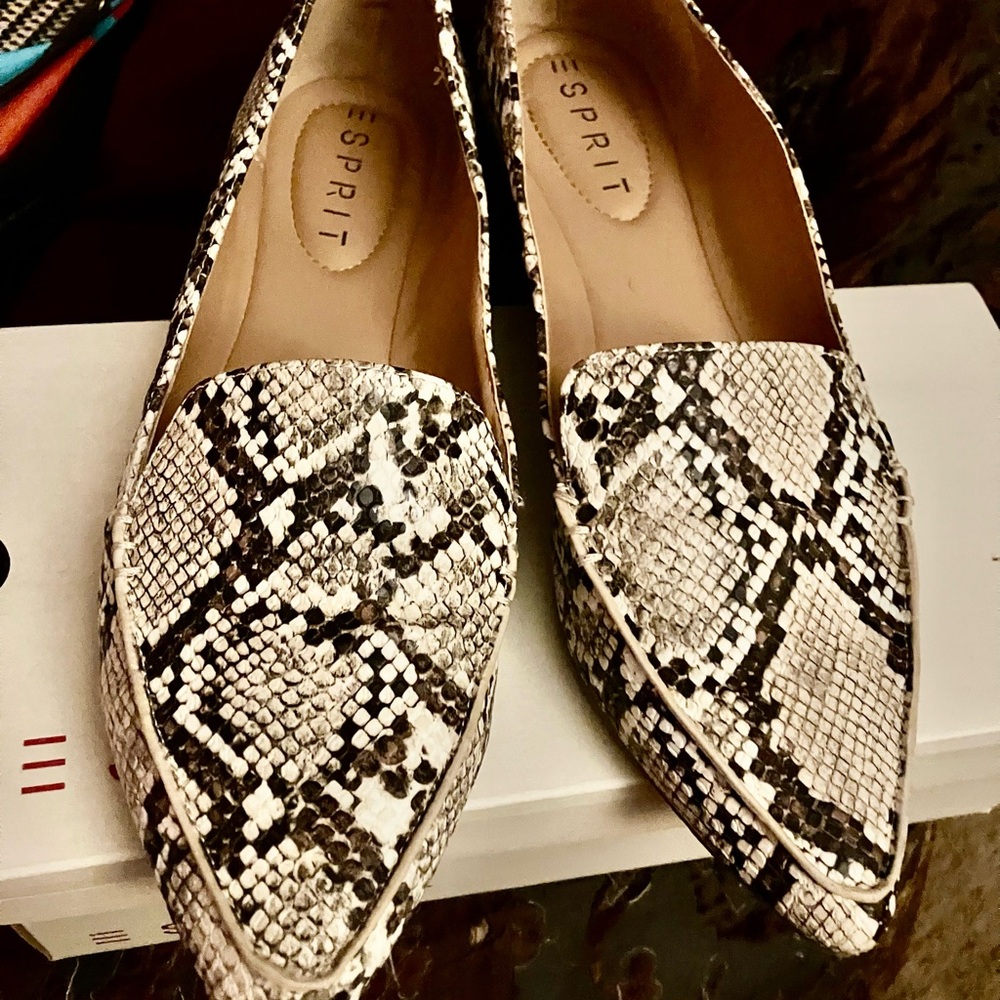 Esprit Women's Snakeskin Loafers - Black and Cream Size 9.5 New in Box